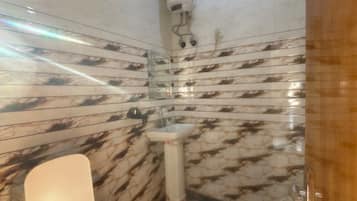 Deluxe-Doppelzimmer, Balkon, Stadtblick | Badezimmer