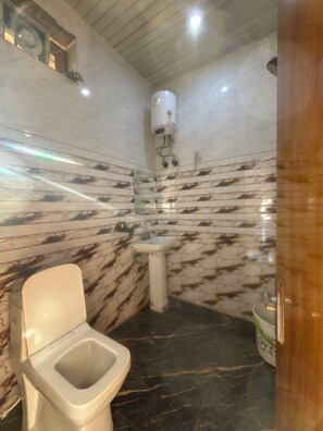 Deluxe-dobbeltværelse - balkon - byudsigt | Badeværelse