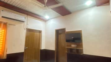 Deluxe-Doppelzimmer, Balkon, Stadtblick | Innenbereich