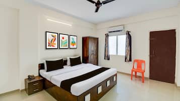1 bedroom, desk, bed sheets