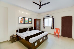 1 bedroom, desk, bed sheets