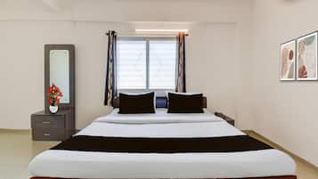 1 bedroom, desk, bed sheets