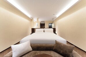 Premier Double Room | Blackout curtains, iron/ironing board, free WiFi, bed sheets - Bay Four Seasons Castle Hotel (Weihai)