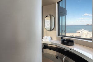 Senior Double Room | Bathroom | Shower, free toiletries, hair dryer, slippers