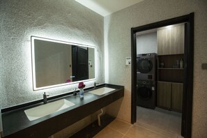 Bathroom - Bay Four Seasons Castle Hotel (Weihai)