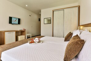 Classic-Doppel- oder -Zweibettzimmer, Balkon, Poolblick