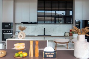 Villa de lujo, 4 habitaciones, alberca privada, en el área del patio | Cocina privada