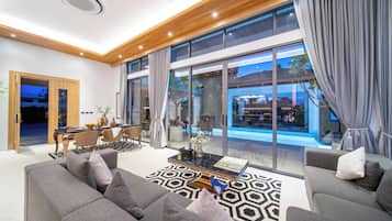 Senior-Doppelzimmer, Blick auf den Innenhof | Gemeinsame Küchenausstattung