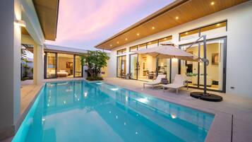 Vila superluxo, 4 quartos, piscina particular, no pátio