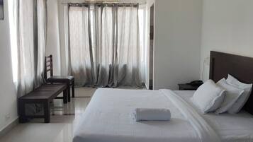Deluxe Double Room, Balcony | Bathroom | Shower, towels, soap, shampoo
