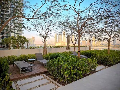 5 Star Palm View Private Beach 1BR