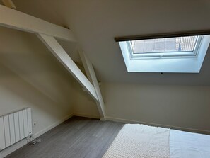 Basic Apartment - Spacious 5BR Retreat for Groups for 18P (Gent)