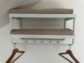 Basic Apartment | Miscellaneous - Spacious 5BR Retreat for Groups for 18P (Gent)