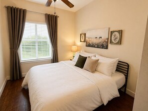 2 habitaciones, tabla de planchar con plancha, wifi y ropa de cama
