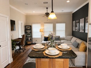 Living area - Elegant 2BR Townhome Walking of Lower Greenville (Dallas)