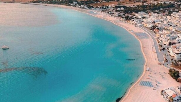 A coastal town with a prominent mountain, a beach, and a calm sea. - Cottage a stone's throw from the sea (San Vito Lo Capo)