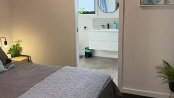 1 chambre, fer et planche à repasser, Wi-Fi gratuit, draps fournis