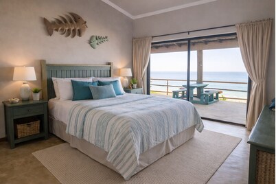 Fully Serviced Beachfront House in Xai-Xai. Escape Sea Views, Staff & Braai