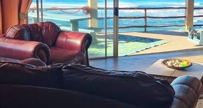 Bela Vista 1 , A Gorgeous 3-bedroom apartment with AC in vibrant Xai-Xai Coastal