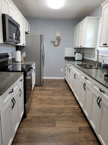 Pet Friendly! 2bdr 2.5bth Bay Front Home @Pier 98 Marina...BOOK TODAY