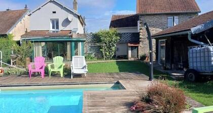 GĂźte Familial au CĆur du Triangle Vert â Piscine et DĂ©tente AssurĂ©es