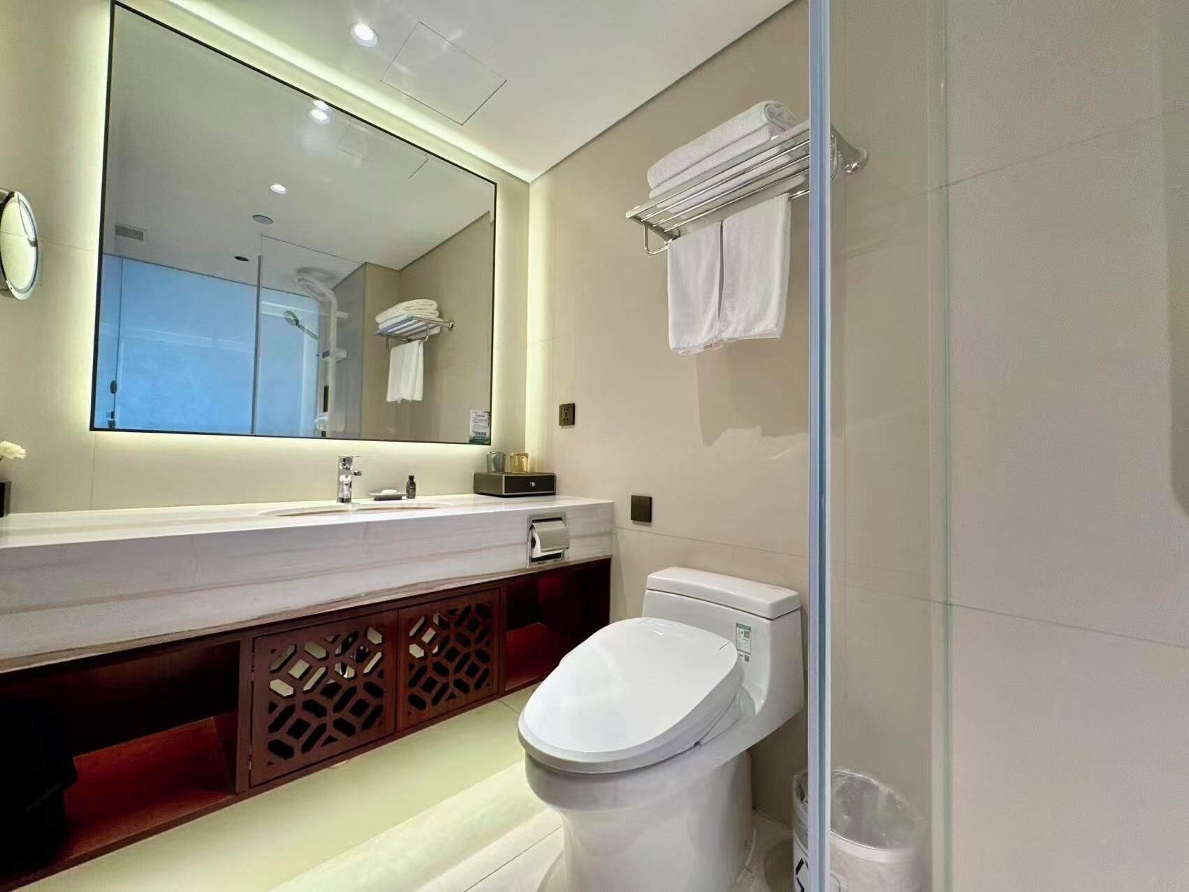 Habitación estándar con 2 camas individuales | Baño