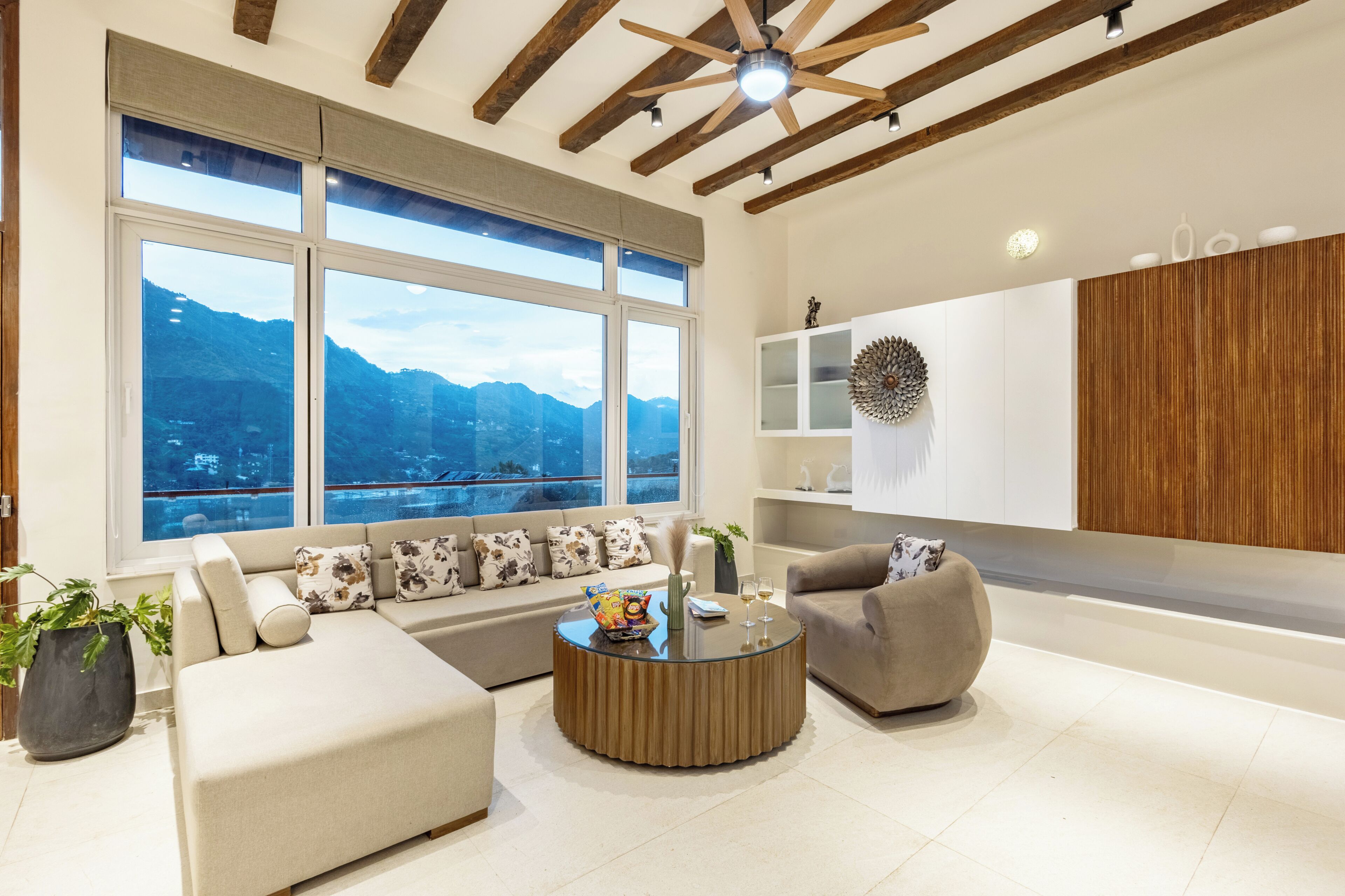 Luxury Villa, Balcony, Mountain View | Living area