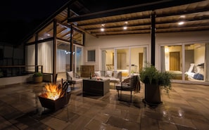 Terrace/patio - ELIVAAS Antarmann Casa Zenith 6 BHK (Bhimtal)