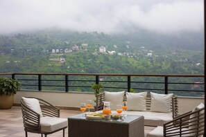 Luxury Villa, Balcony, Mountain View | Property grounds - ELIVAAS Antarmann Casa Zenith 6 BHK (Bhimtal)