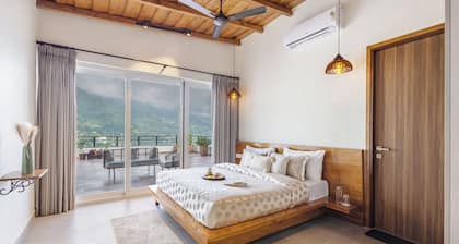 ELIVAAS Antarmann Casa Zenith 6 BHK