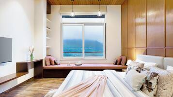 Luxury Villa, Balcony, Mountain View