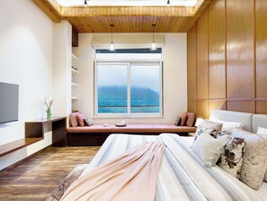 Luxury Villa, Balcony, Mountain View - ELIVAAS Antarmann Casa Zenith 6 BHK (Bhimtal)