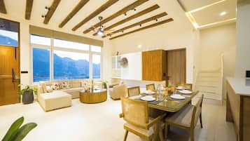 Luxury Villa, Balcony, Mountain View | Dining