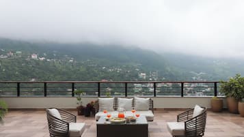 Luxury Villa, Balcony, Mountain View | Outdoor dining