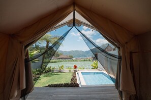 Habitación estándar, vistas al jardín | Piscina | Una piscina al aire libre