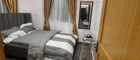Iron/ironing board, WiFi, bed sheets