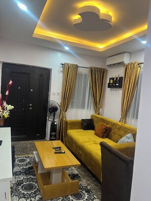 Living area - Portable 1-bed apt in charming Lagos with AC located at baruwa ipaja (Lagos)