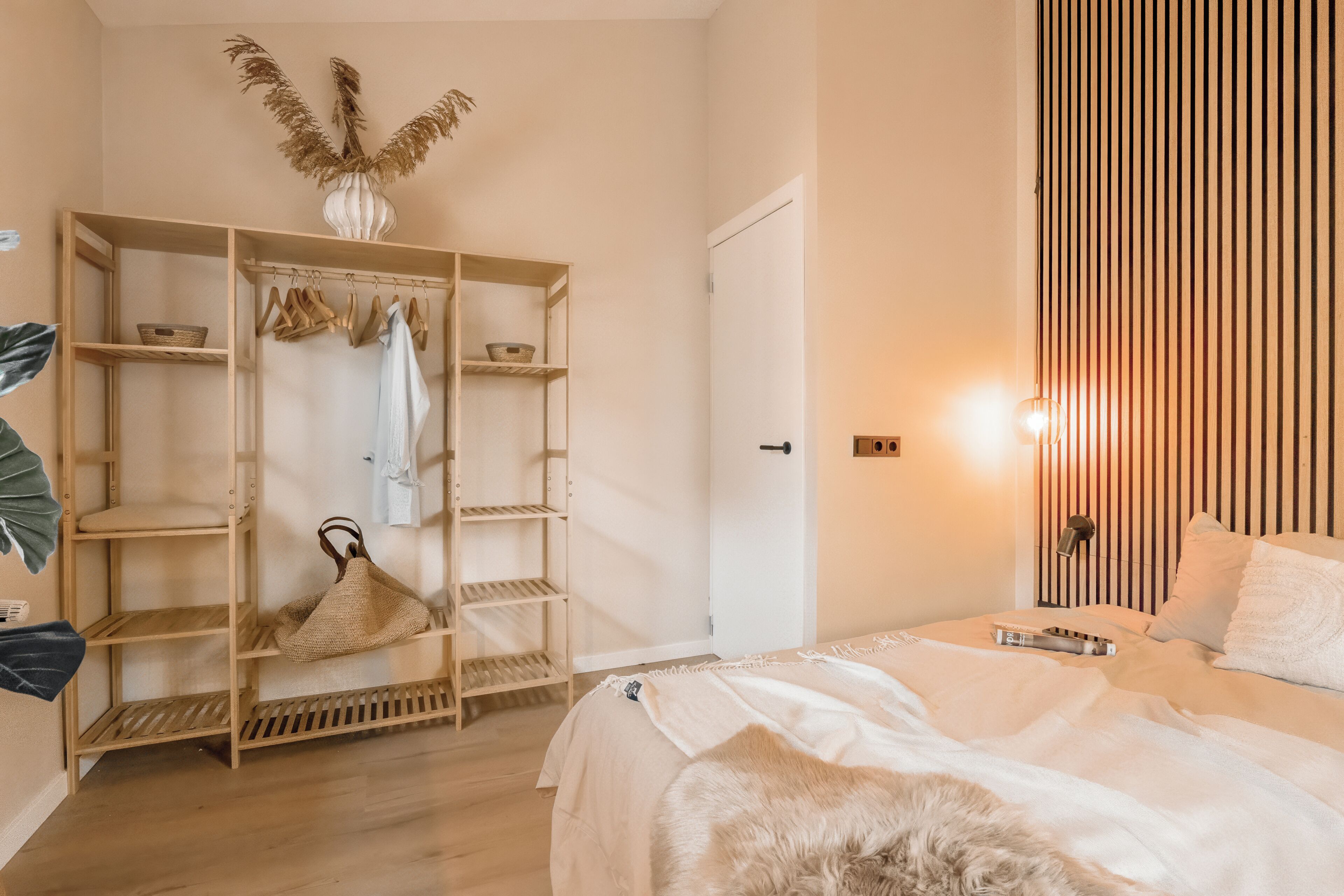 3 slaapkamers, een strijkplank/strijkijzer, gratis wifi, beddengoed