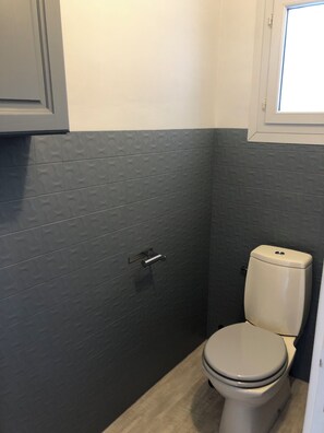 Bathroom - Vrbo Property (Carqueiranne)