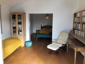 Room - Vrbo Property (Carqueiranne)