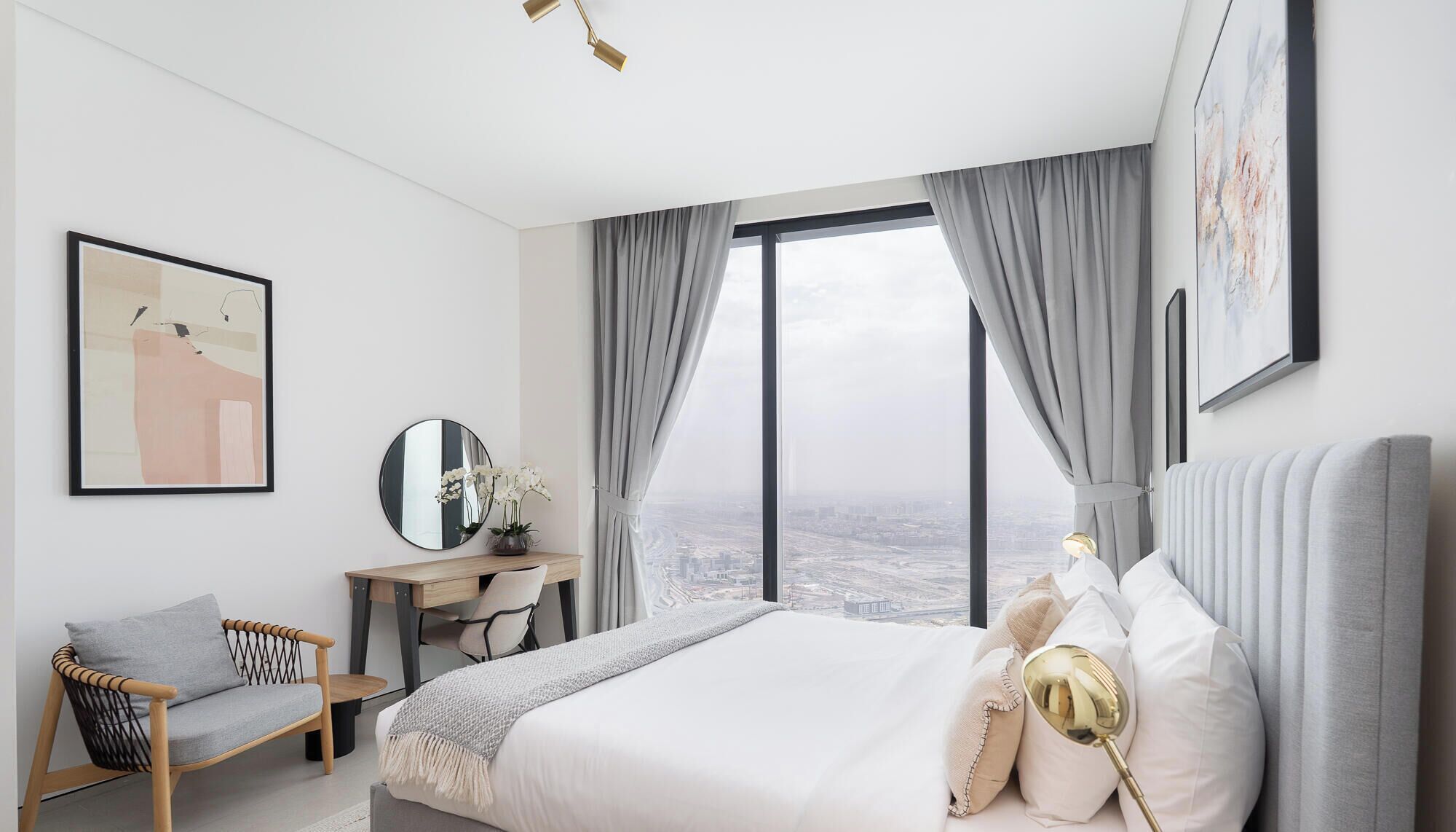 Departamento de lujo, balcón, vista a la ciudad | Sábanas de algodón egipcio y ropa de cama de alta calidad 