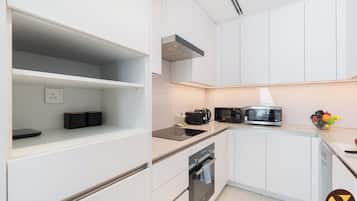 Luxury Apartment, Balcony, City View | Private kitchen