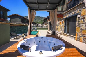 Bañera de hidromasaje exterior