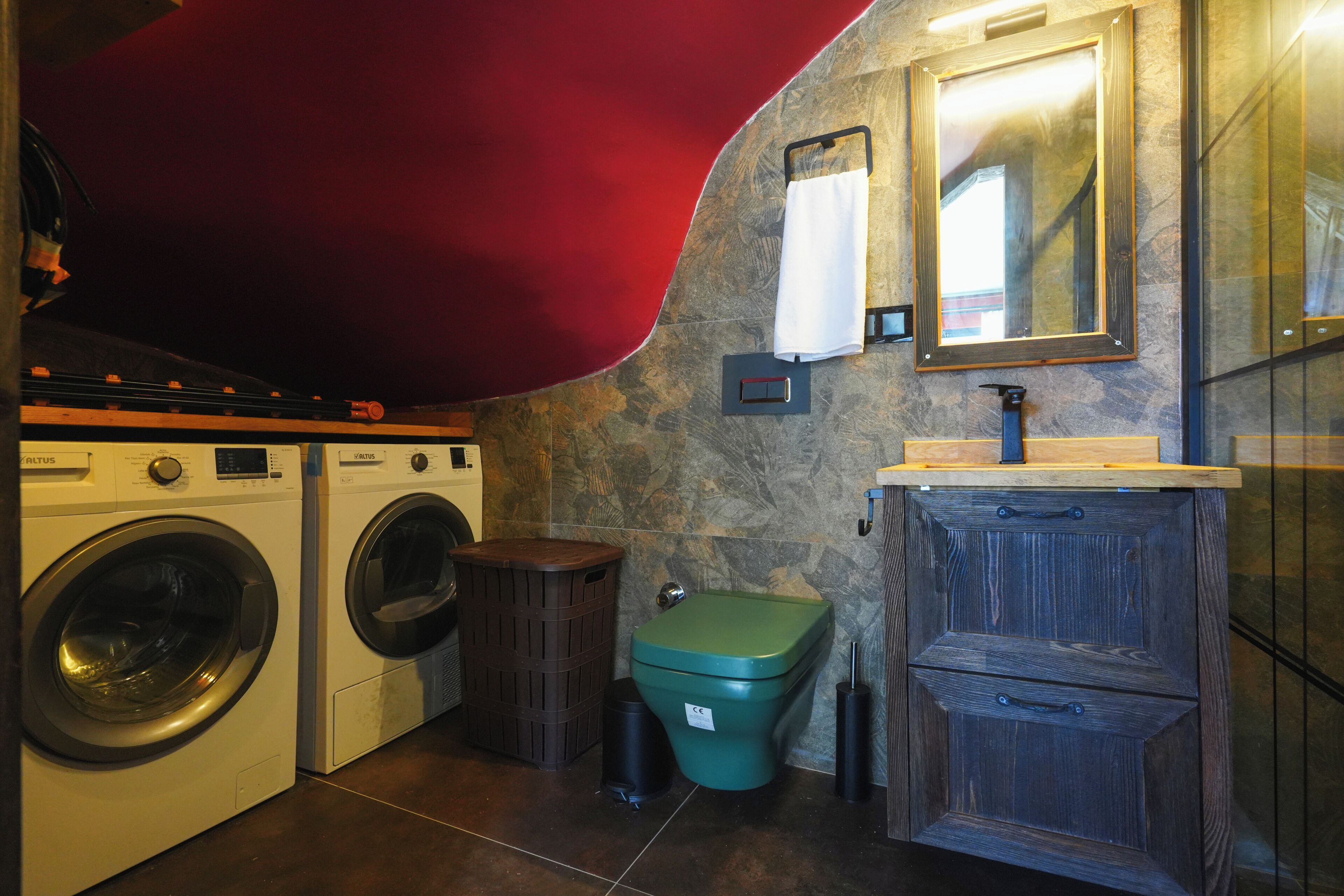 المنشأة من الداخل