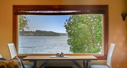 Timeless Tides Cottage | Waterfront, Sauna, Kayaks