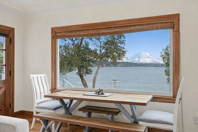 Timeless Tides Cottage | Waterfront, Sauna, Kayaks