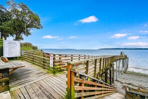 Beach nearby - Indianola Cottage - Quick Walk To Beach Acces w/ Kayak (Indianola)