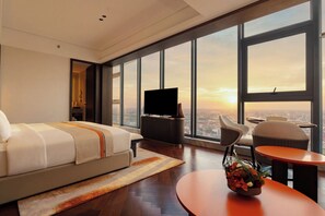City View Executive King Bedroom | View from room - HOWARD JOHNSON BY WYNDHAM TK Phnom Penh (Phnom Penh)