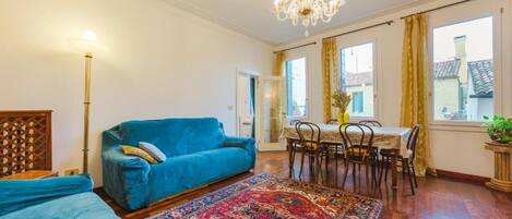 Premium Apartment | Living area | Flat-screen TV