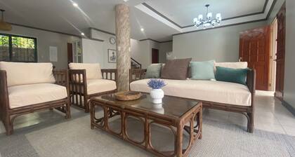 Spacious vacation Home in a prime location in Valencia, Negros Oriental